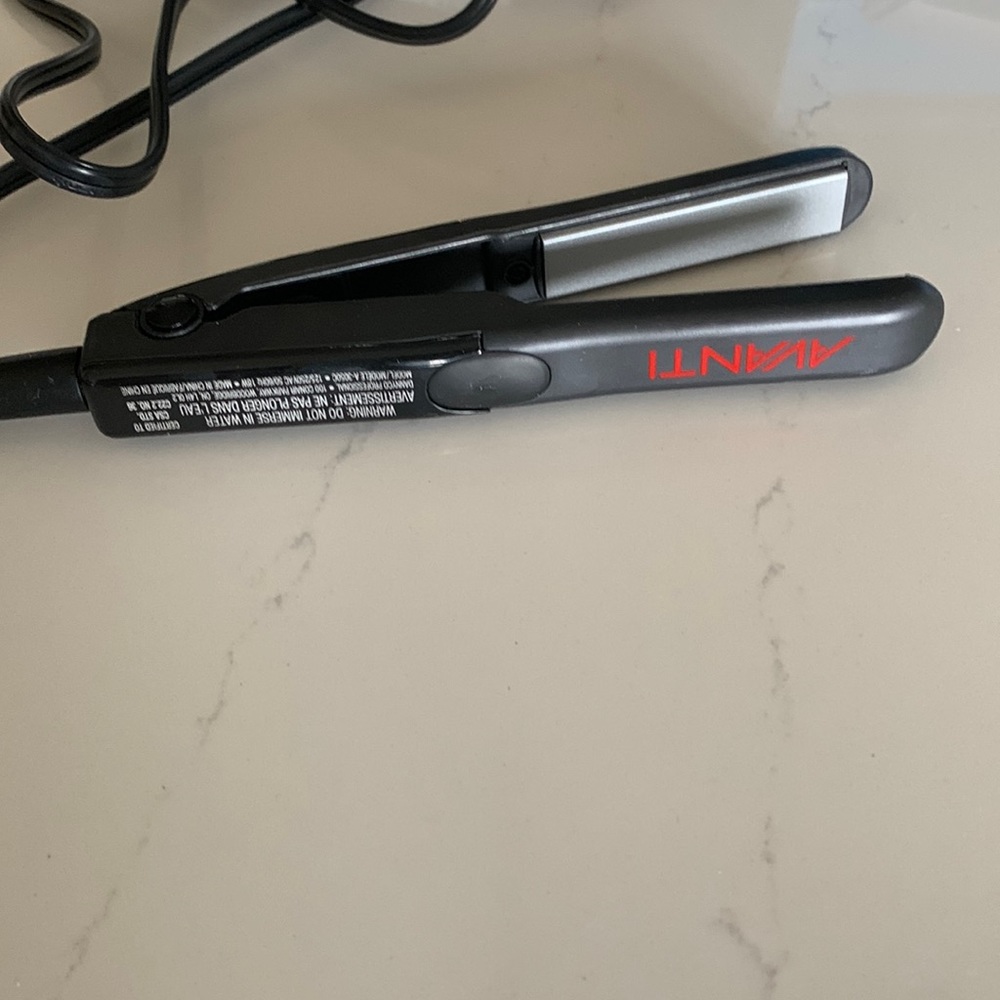 Avanti professional mini ceramic flat iron
